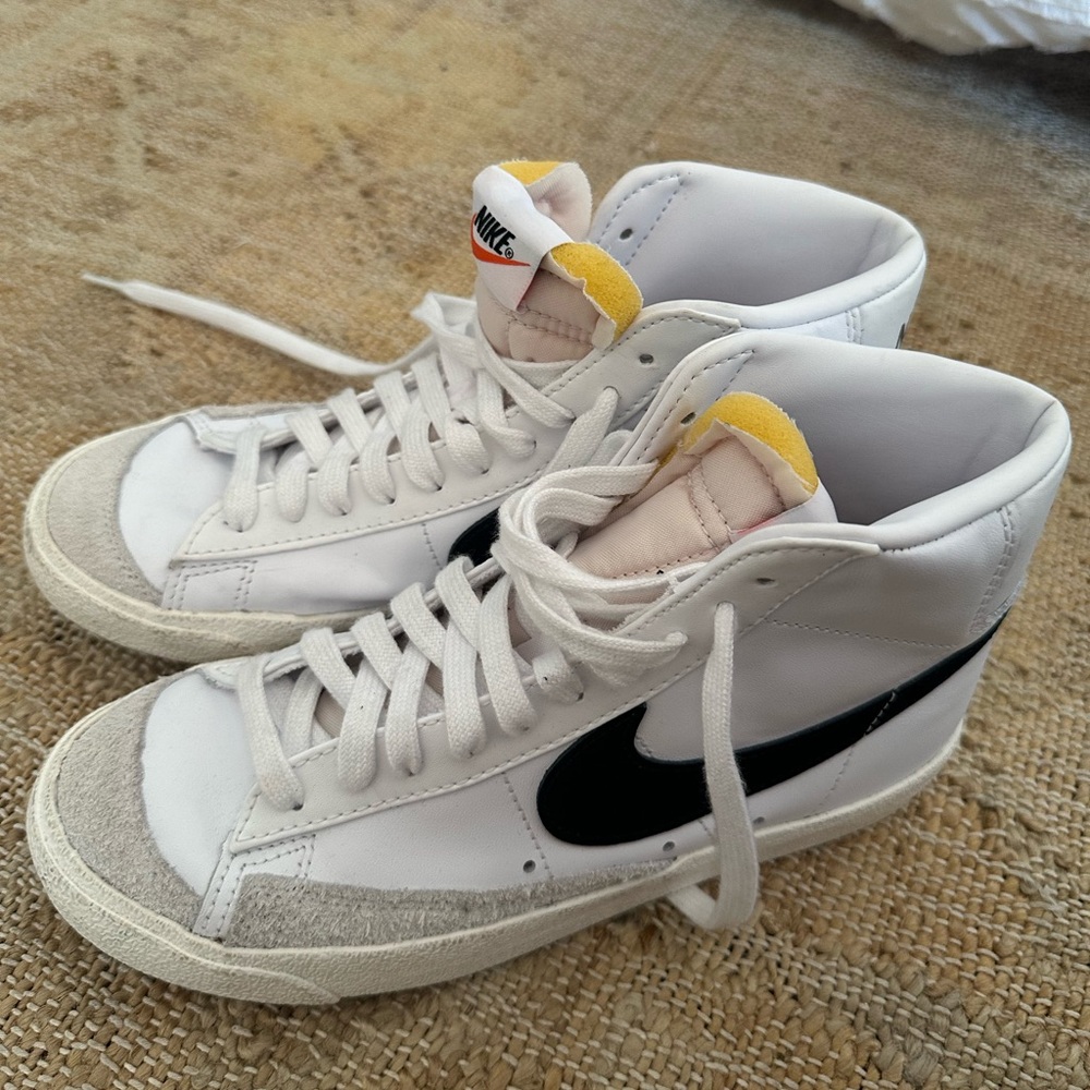 NIKE Blazer Mid '77 Womens Shoes - Picture 3 of 6